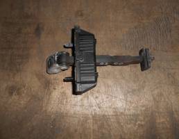 Ограничитель двери для Toyota Avensis II 2003-2008  запчасти бу