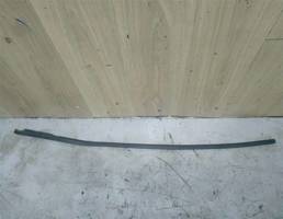 Уплотнитель стекла передней двери левой для VW Touareg 2002-2010  запчасти бу