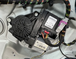 Мотор стеклоподъемника передний правый для Skoda Octavia (A5 1Z-) 2004-2013  запчасти бу