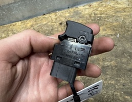 Кнопка стеклоподъемника задней левой двери для Kia Sportage 2004-2010  запчасти бу