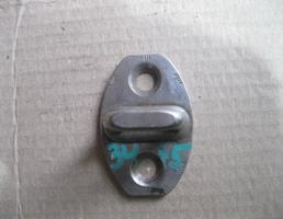 Ответная часть замка двери для VW Passat (B5) 1996-2000  запчасти бу