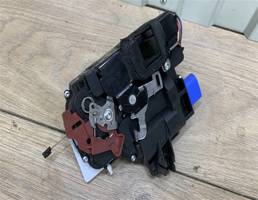 Замок двери передней правой для Skoda Fabia 2007-2015  запчасти бу