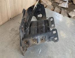 Кронштейн усилителя переднего бампера левый для Mercedes Benz C-CLASS (W203), 2000 - 2007  запчасти бу