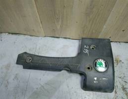 Накладка декоративная двс для Skoda Octavia 1997-2000  запчасти бу