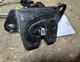 Замок багажника для Kia Sportage 2004-2010  запчасти бу