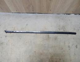 Уплотнитель стекла передней двери левой для Citroen C4 2005-2011  запчасти бу