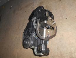 Замок двери передней левой для Toyota Avensis II 2003-2008  запчасти бу