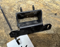 Петля крышки багажника левая для Volvo XC90 2002-2014  запчасти бу