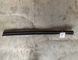 Уплотнитель стекла передней двери для Ford Focus II 2008-2011  запчасти бу