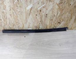 Уплотнитель стекла передней двери левой для BMW X3 E83 2004-2010  запчасти бу