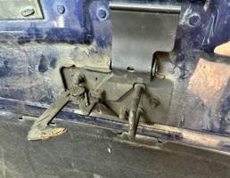 Замок капота для Audi Q7 (4L) 2005-2015  запчасти бу