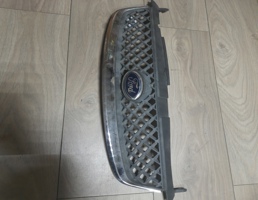 Решетка радиатора для Ford Fiesta 2001-2007  запчасти бу