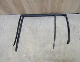 Уплотнитель стекла задней правой двери для BMW X3 E83 2004-2010  запчасти бу