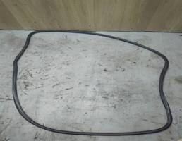 Уплотнитель двери передней левой для VW Touareg 2002-2010  запчасти бу