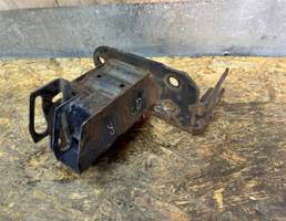 Кронштейн усилителя переднего бампера правый для Audi Q7 (4L) 2005-2015  запчасти бу